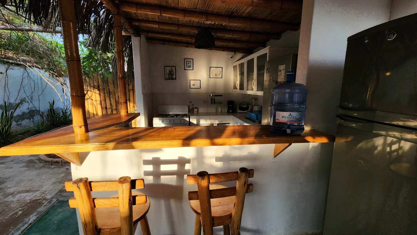 Barra y espacio común de Kinti Guest House